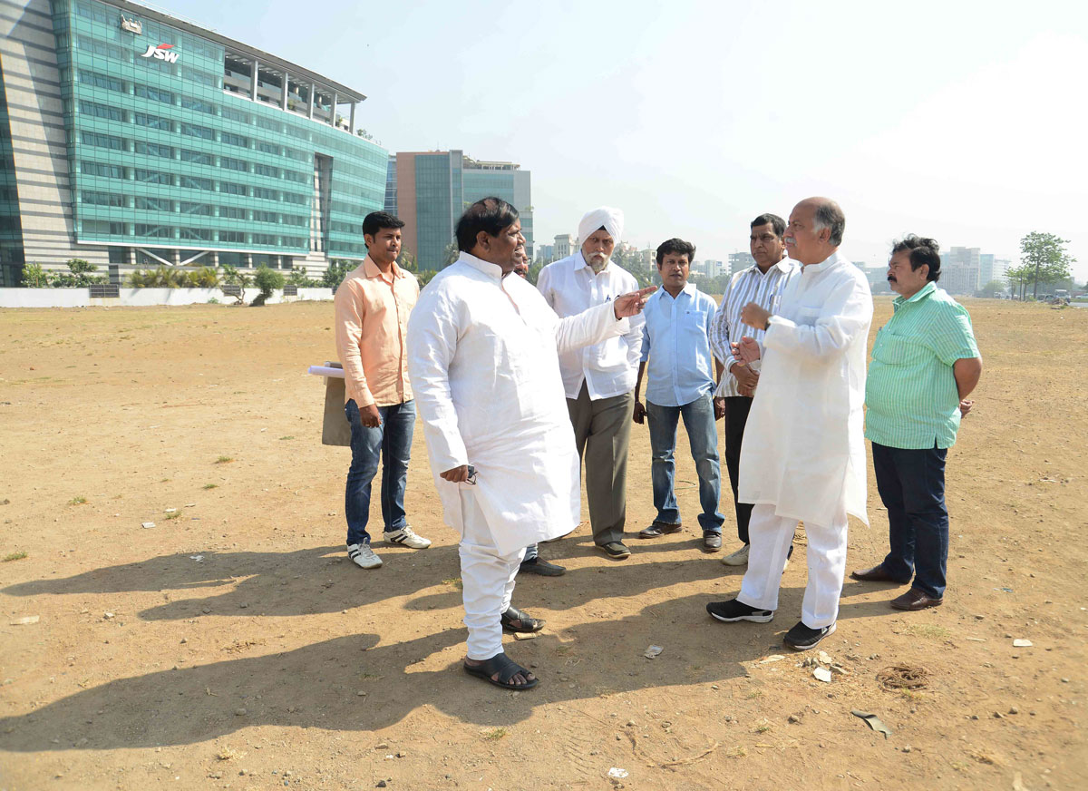 AICC Gen.Sec.Gurudas Kamat & Mumbai Congress President Prof.Janardan Chandurkar Visit MMRDA Ground at BKC Bandra.