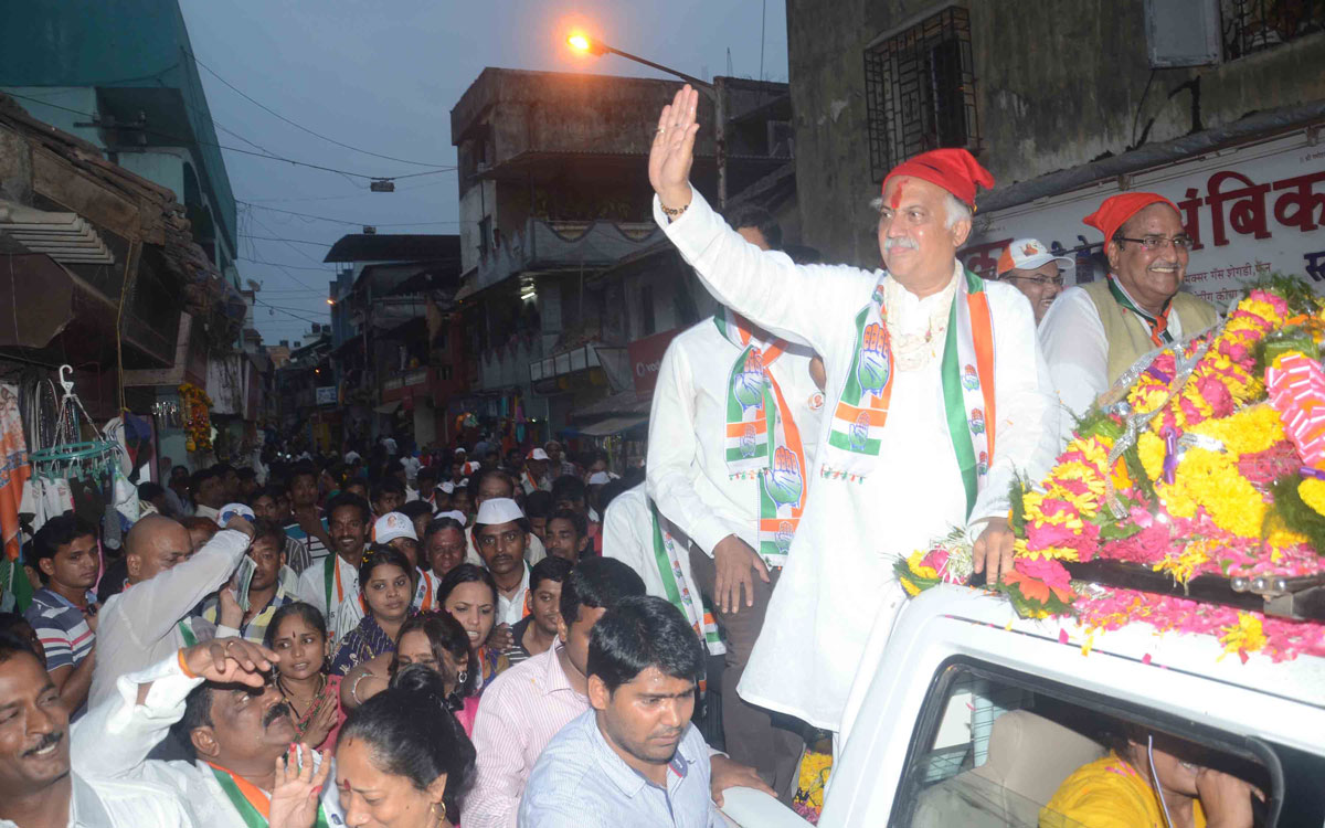Congress/NCP/PRP (Kawade)/ Republican Party of India (Democratic) Alliance MP.Candidate Gurudas Kamat Rally at Versowa Assembly Area.