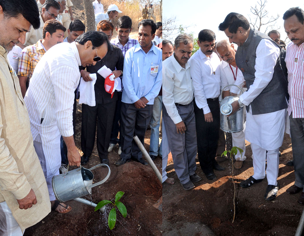 CHIEF MINISTER PRITHVIRAJ CHAVAN & DY CHIEF MINISTER AJIT DADA PAWAR AT SHIVNERI TO CELEBRATE CHHATRPATI SHIVAJI MAHARAJ JAYANTI.
