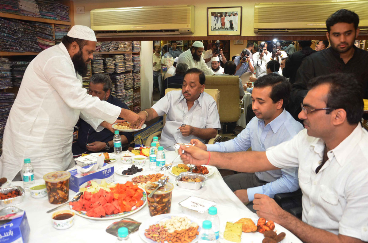 MINISTER NARAYANRAO RANE & SWABHIMAN SANGHTANA PRESIDENT NITESH RANE ATTENDS ROZA IFTAR PARTY AT COLABA