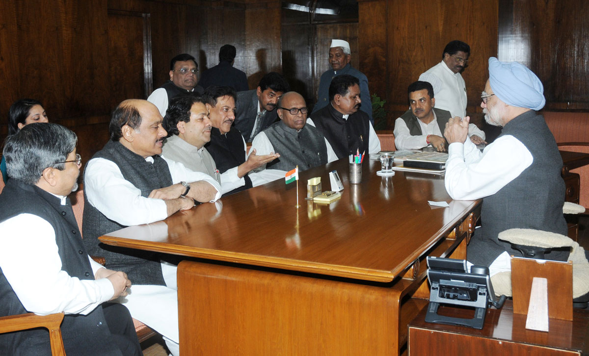 THE PRIME MINISTER DR.MANMOHAN SINGH & CHIEF MINISTER PRITHVIRAJ CHAVAN IN NEW DELHI.