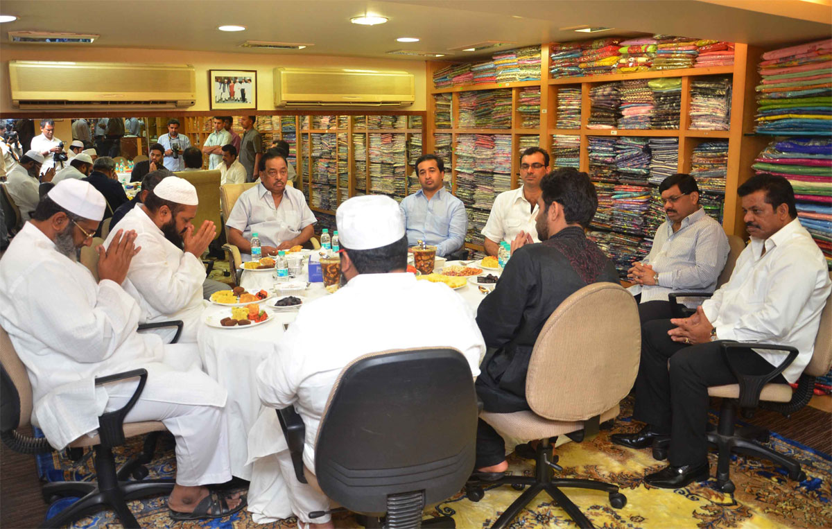 MINISTER NARAYANRAO RANE & SWABHIMAN SANGHTANA PRESIDENT NITESH RANE ATTENDS ROZA IFTAR PARTY AT COLABA
