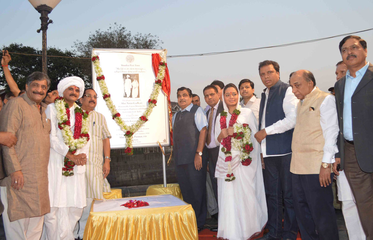 Union Minister Nitin Gadkari Unveiled a Plaque to Commemorate Mahatma Gandhi's Return From South Africa to India on 09.01.1915 at Gateway of India.