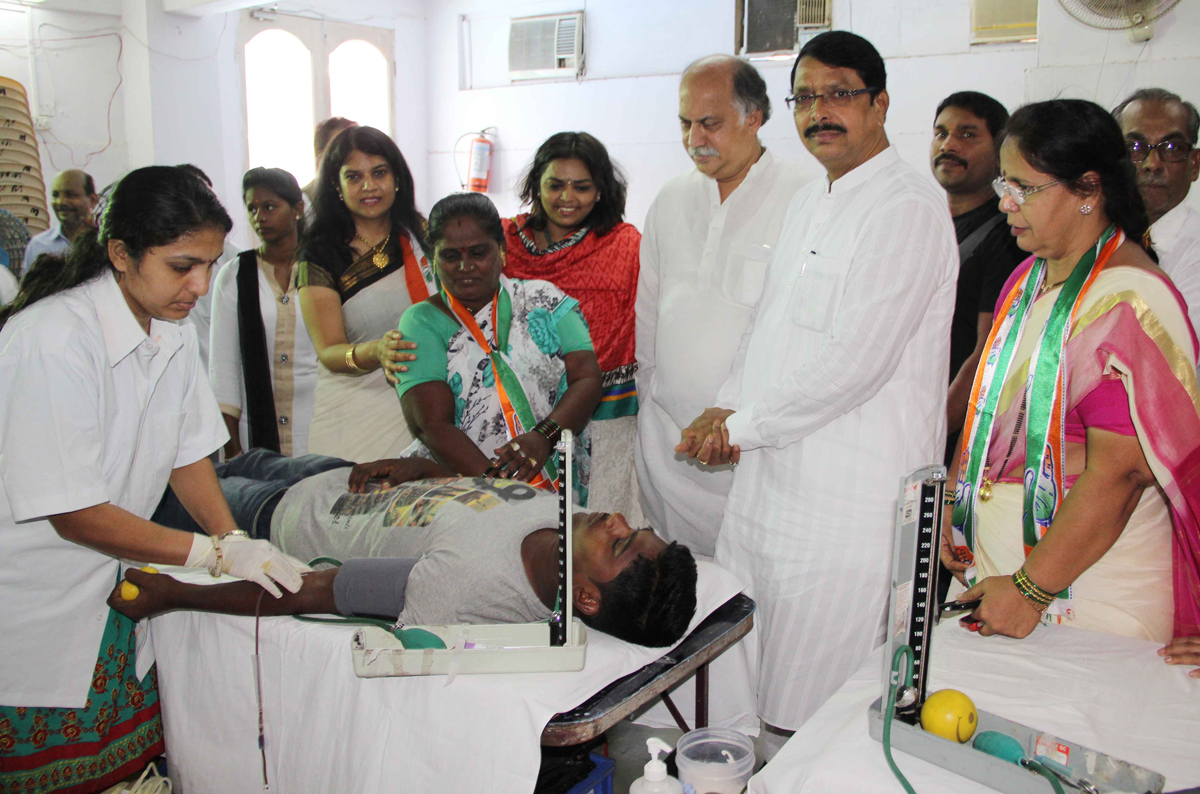 Tribute To Bharatratna Late.Prime Minister Rajivji Gandhi By Mumbai Congress On His Death Anniversary.