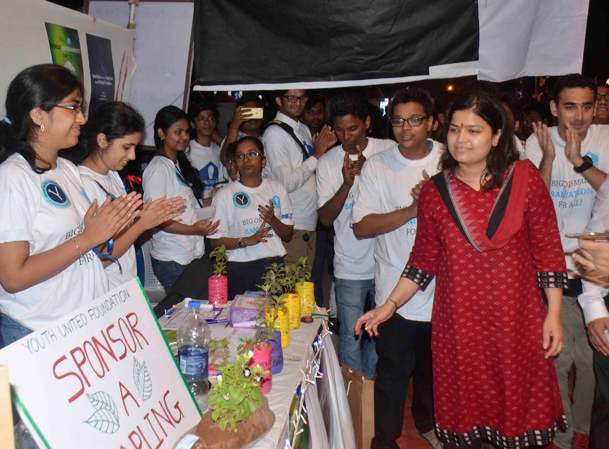 MP Poonam Mahajan at Bandra Reclamation.