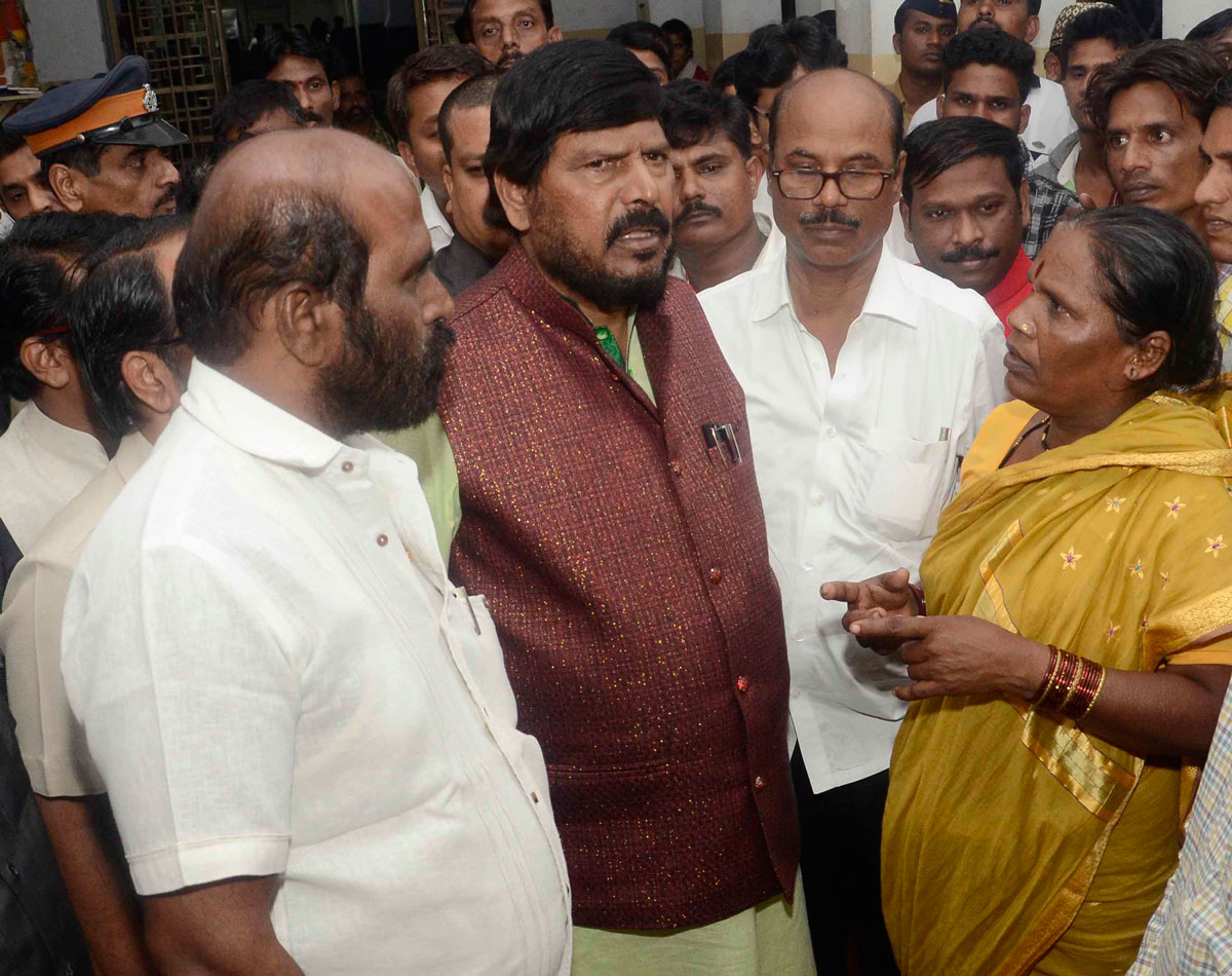 RPI Mass Leader Central Social Justice & Empowerment MoS Ramdas Athawale visIt Nashik Talegaon Civil Hospital & J.J.Hospital in Mumbai.
