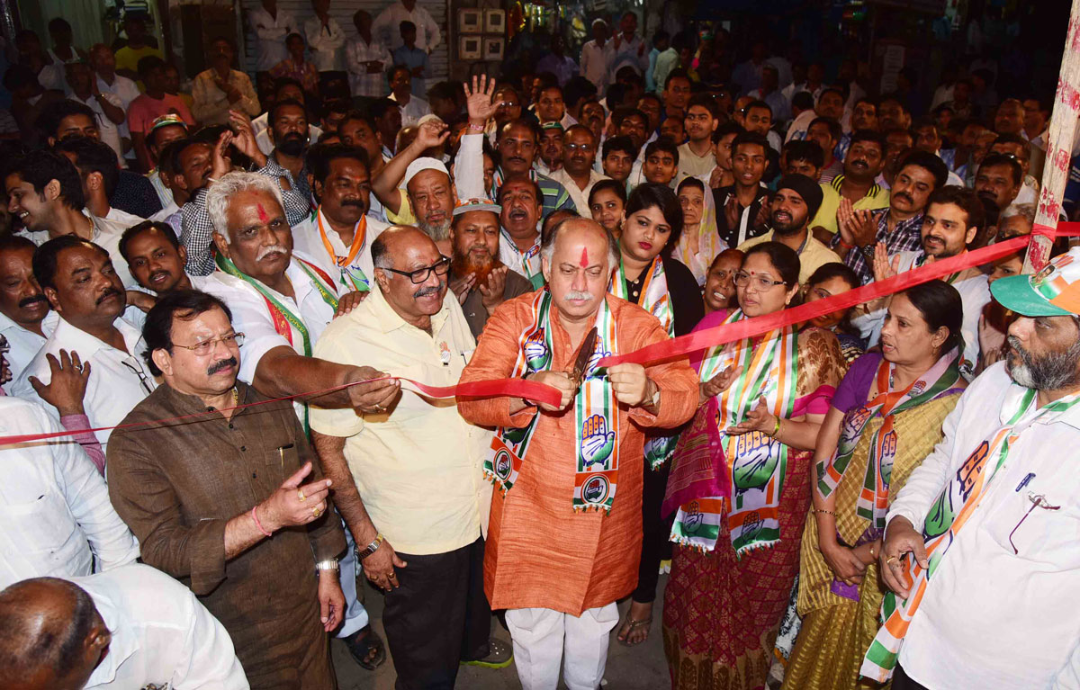 Congress Party Leader Gurudas Kamat during Election Campaign at Bhandup.