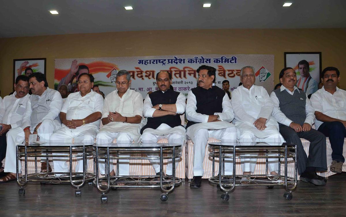 CHIEF MINISTER PRITHVIRAJ CHAVAN & MAHARASHTRA STATE CONGRESS LEADER'S MEETING AT TILAK BHAVAN DADAR.