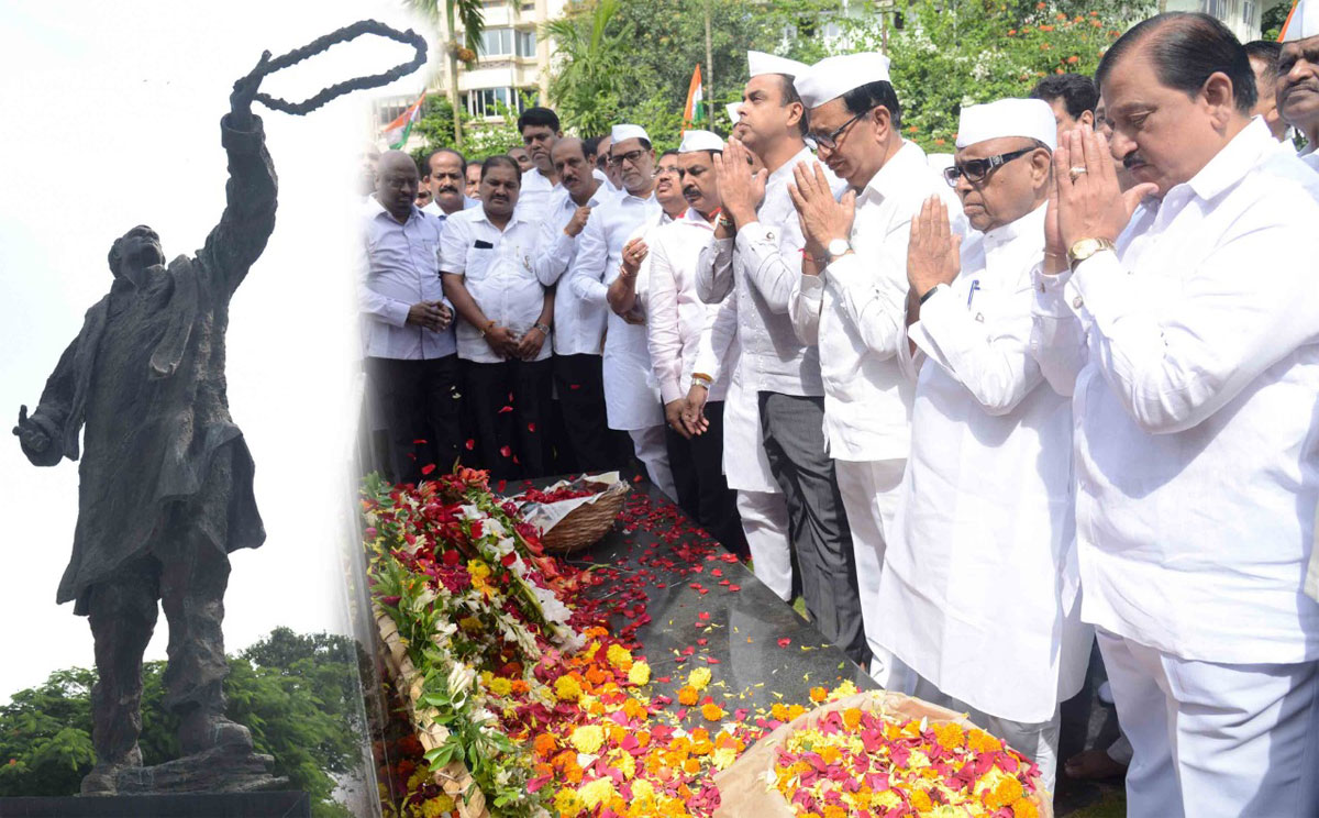 Mumbai Congress Leaders offering Floral Tribute to Former Prime Minister Bharat Ratna Rajivji Gandhi on 75th Birth Anniversary  at Cooperage Ground in Mumbai.
