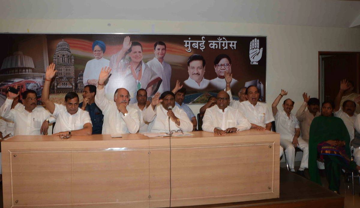 NEWLY APPOINTED MUMBAI CONGRESS PRESIDENT MEETING WITH ALL CONGRESS PARTY LEADERS & ACTIVE MEMBERS AT MUMBAI CONGRESS RAJIV GANDHI BHAVAN.