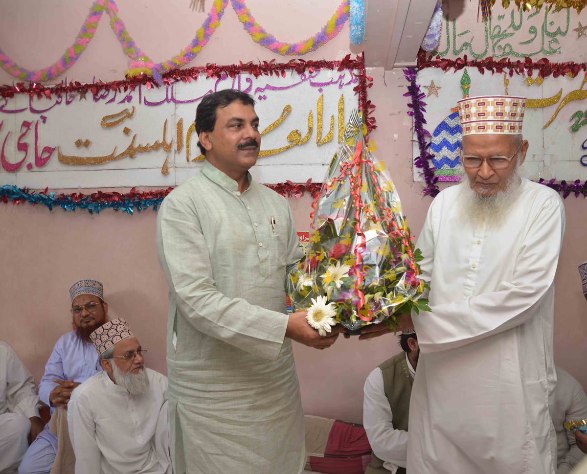 MINISTER NASEEM KHAN FELICITATION BY MOULANA'S & ULEMAS AT HARI MASJID MADANPURA.