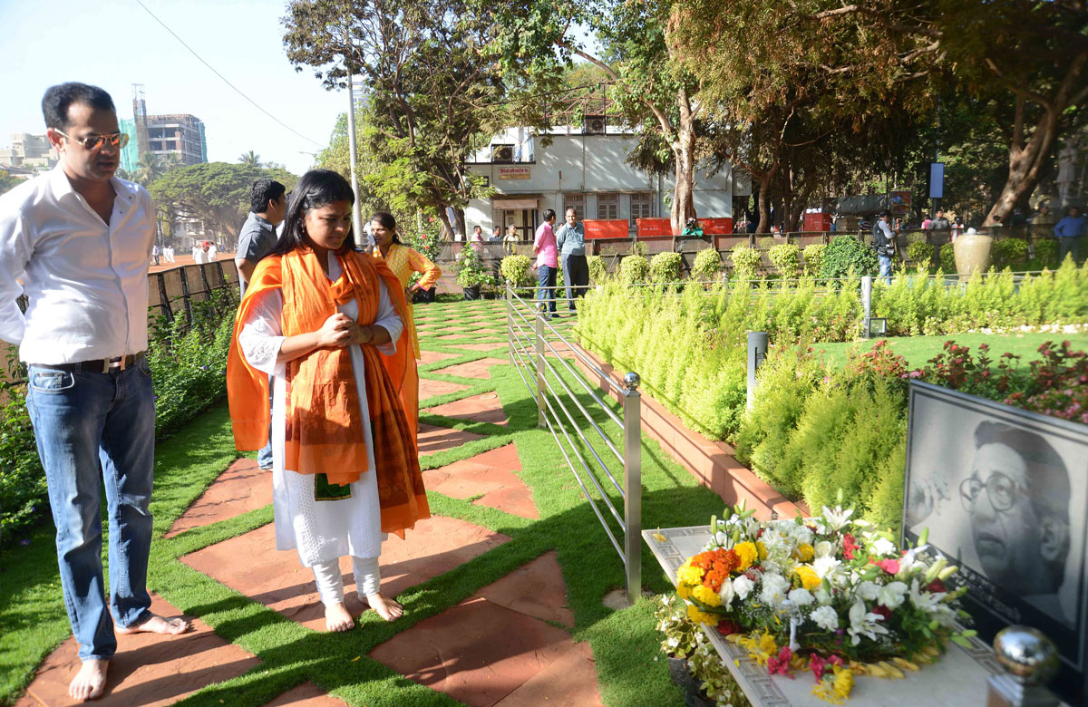 Mahayuti MP.Candidate Poonam Mahajan Rao Filed her Nomination Form at Bandra Dist.Administrative Collector Office.