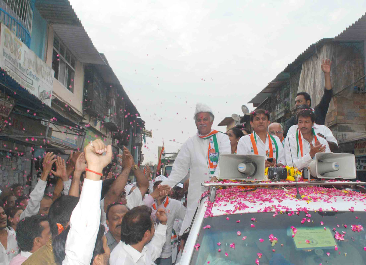 Congress/NCP/PRP (Kawade)/ Republican Party of India (Democratic) Alliance MP.Candidate Gurudas Kamat Rally at Goregaon.