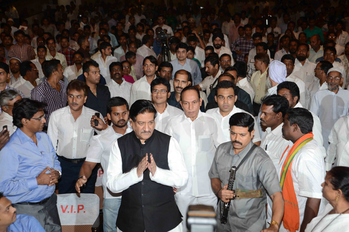CHIEF MINISTER PRITHVIRAJ CHAVAN & MLA JAGANNATH SHETTY AT SHANMUKHANAND HALL.