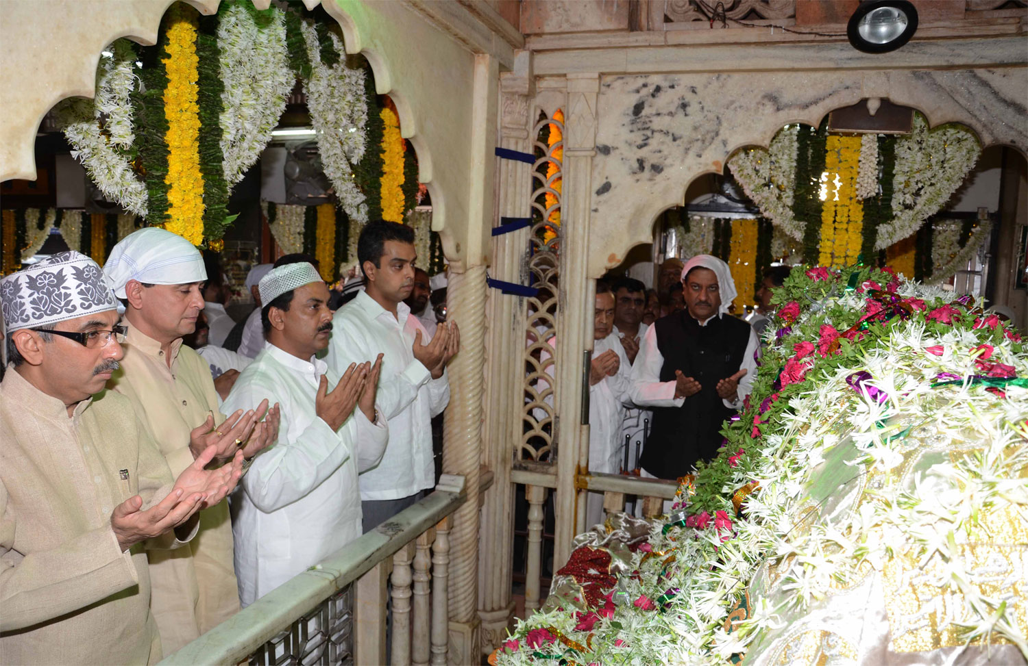 UNION MINISTER MURLI DEORA & CHIEF MINISTER PRITHVIRAJ CHAVAN ON THE AUSPICIOUS OCCASION OF FOUNDATION CEREMONY OF I.T.I. COLLEGE AT DONGRI IN MUMBAI.