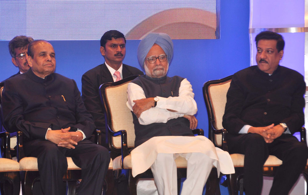 PRIME MINISTER OF INDIA DR.MANMOHAN SINGH,GOVERNOR K.SHANKAR NARAYANAN &CHIEF MINISTER PRITHVIRAJ CHAVAN IN INFOSYS PRIZE 2010 AT HOTEL TAJ PALACE MUMBAI .