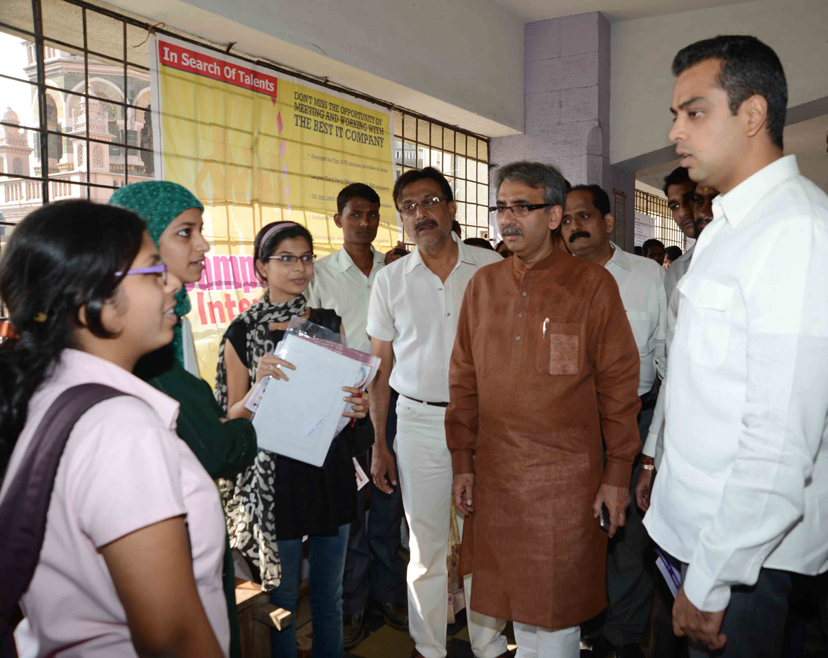 MP. MILIND DEORA JOB FAIR AT ANJUMAN-I-ISLAM SCHOOL CST MUMBAI.
