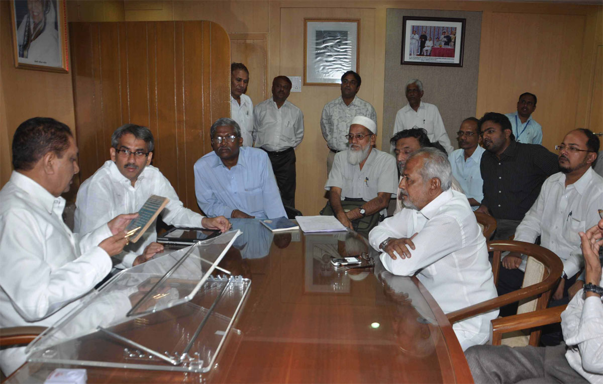 MLA.AMIN PATEL MEETS MINISTER FOR SOCIAL JUSTICE SHIVAJIRAO MOGHE AT MANTRLAYA.