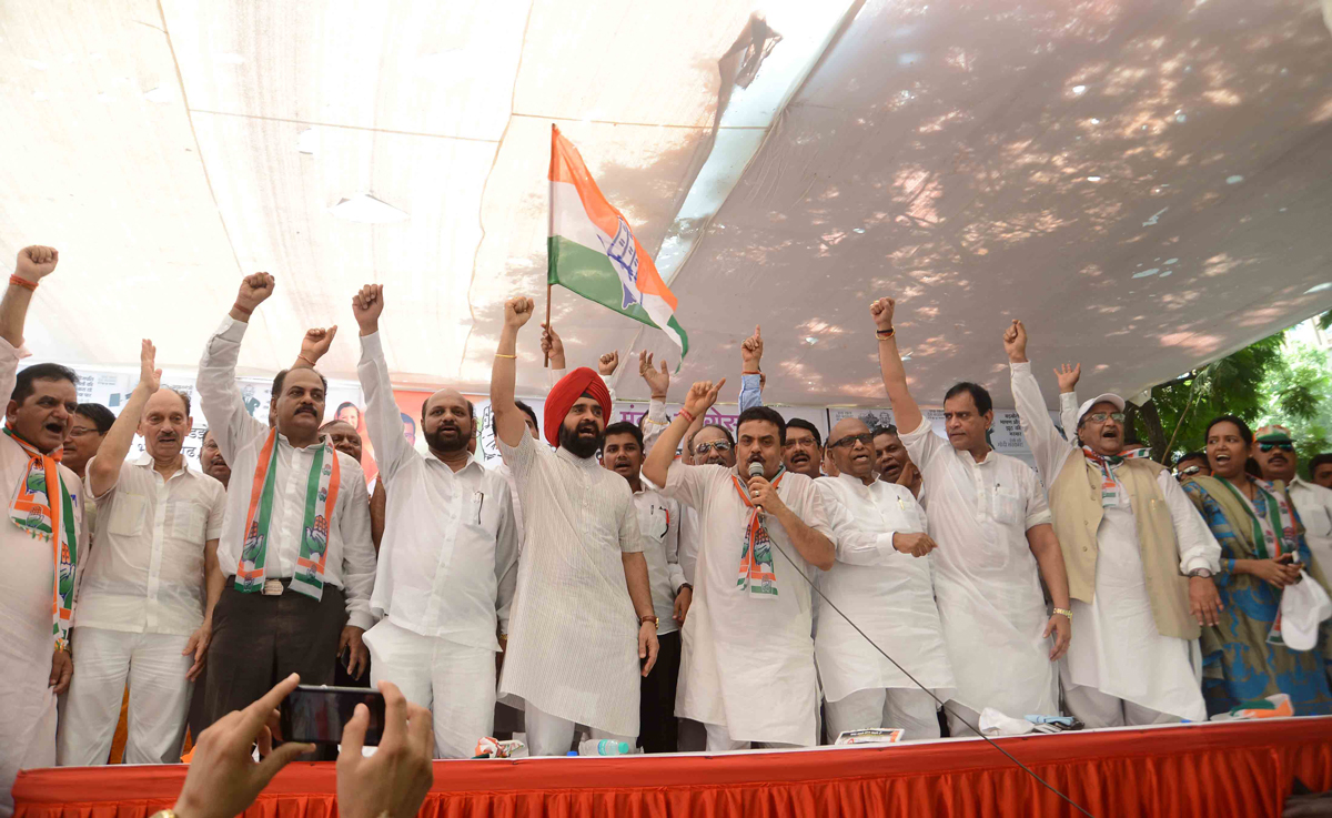 Mumbai Congress Protest Against "Suit Boot Ki Sarkar".