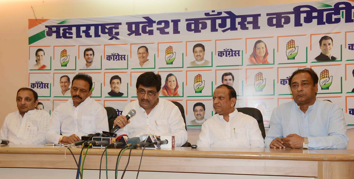 MPCC President Ashokrao Chavan Press Conference at Gandhi Bhavan.