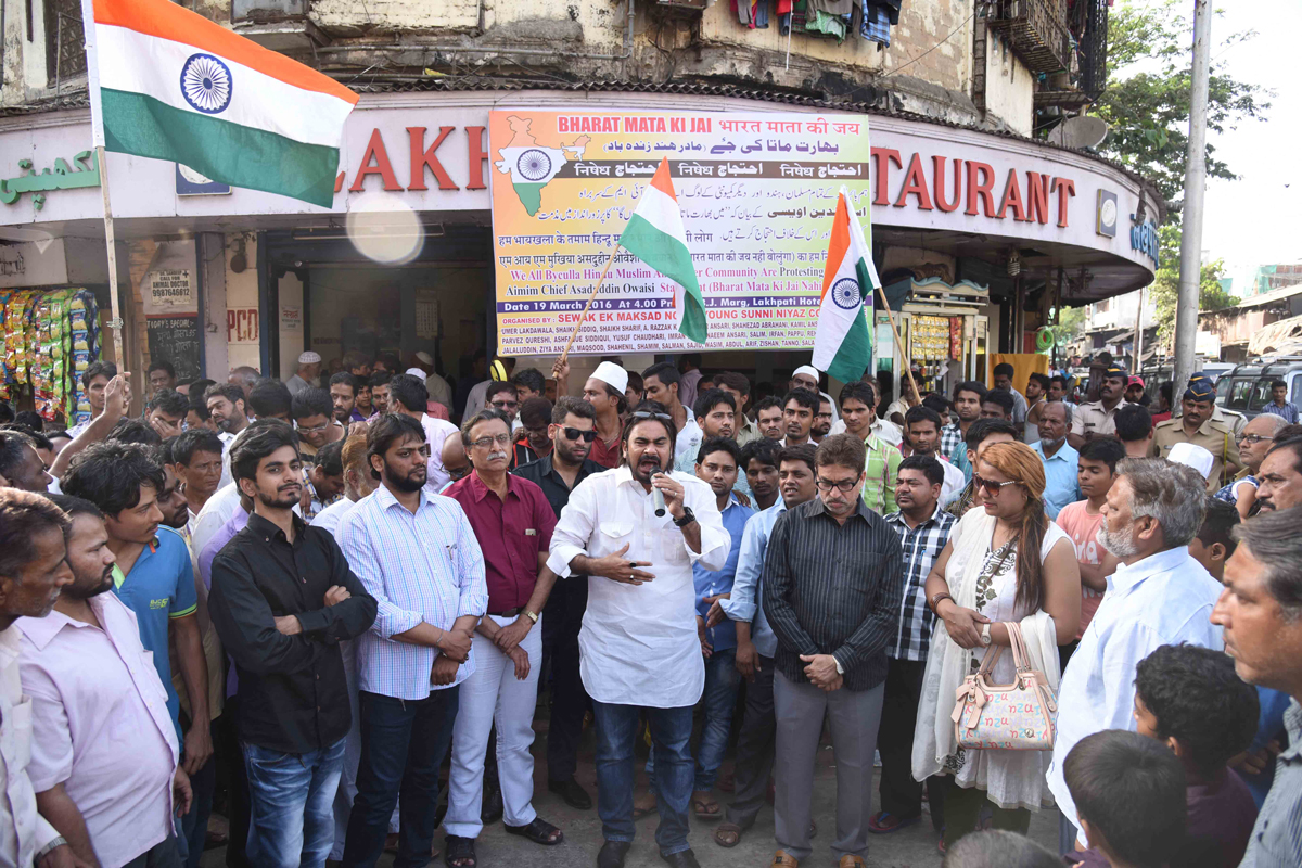 All Byculla Hindu Muslim & other Community Protest against AIMIM Chief.