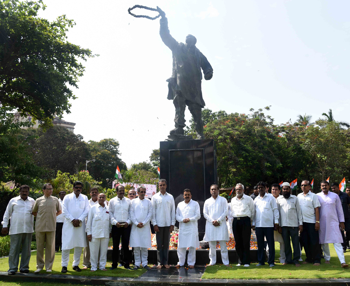 Mumbai Congress Paying Tribute to Former Prime Minister Late.Rajiv Gandhiji on his Death Anniversary.