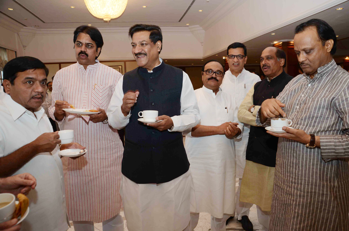CHIEF MINISTER PRITHVIRAJ CHAVAN ORGANIZED TEA PARTY BEFORE BUDGET SESSION AT SAHIYADRI GUEST HOUSE MALBAR HILL.