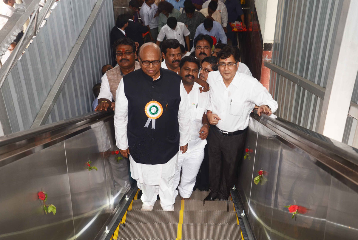 MP.Eknath Gaikwad at Dadar station.