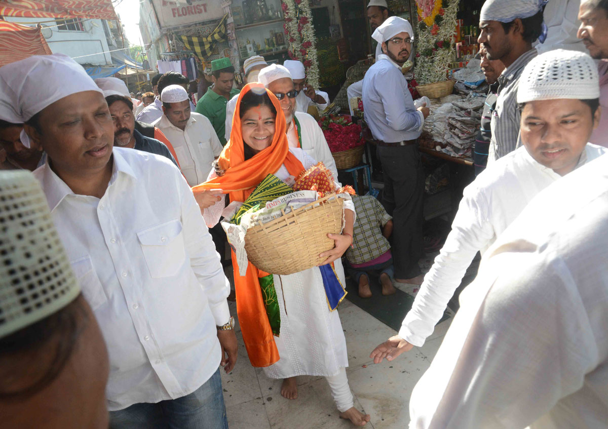 Mahayuti MP.Candidate Poonam Mahajan Rao Filed her Nomination Form at Bandra Dist.Administrative Collector Office.