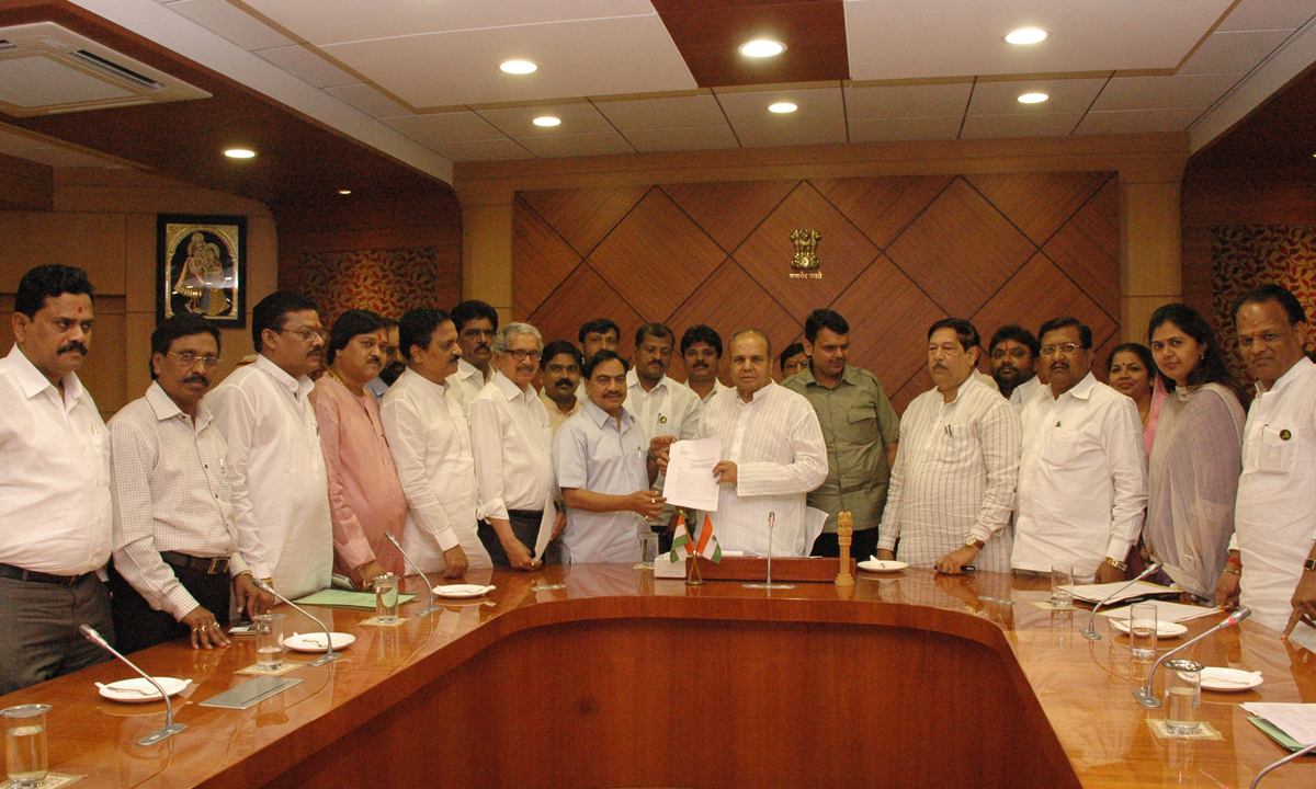 OPPOSITION LEGISLATORS MEET GOVERNOR K.SANKARNARAYANAN COMPLAIN ABOUT AG's STAND IN HC.