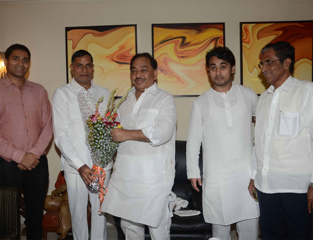 MINISTER NARAYANRAO RANE & MUMBAI CONGRESS PRESIDENT MEETS ON OCCASION OF DASSERA FESTIVAL.