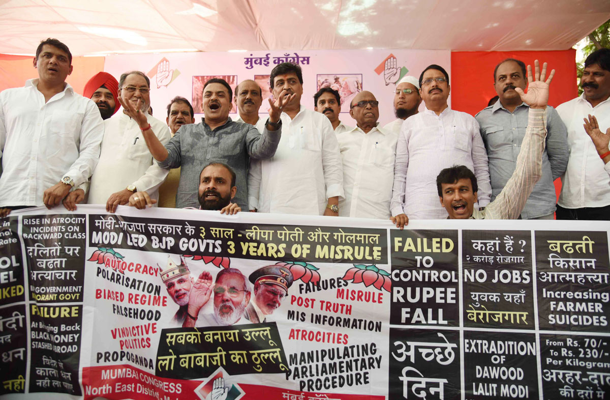 Mumbai Congress Protest against BJP Sarkar on Completion of 3 Years.