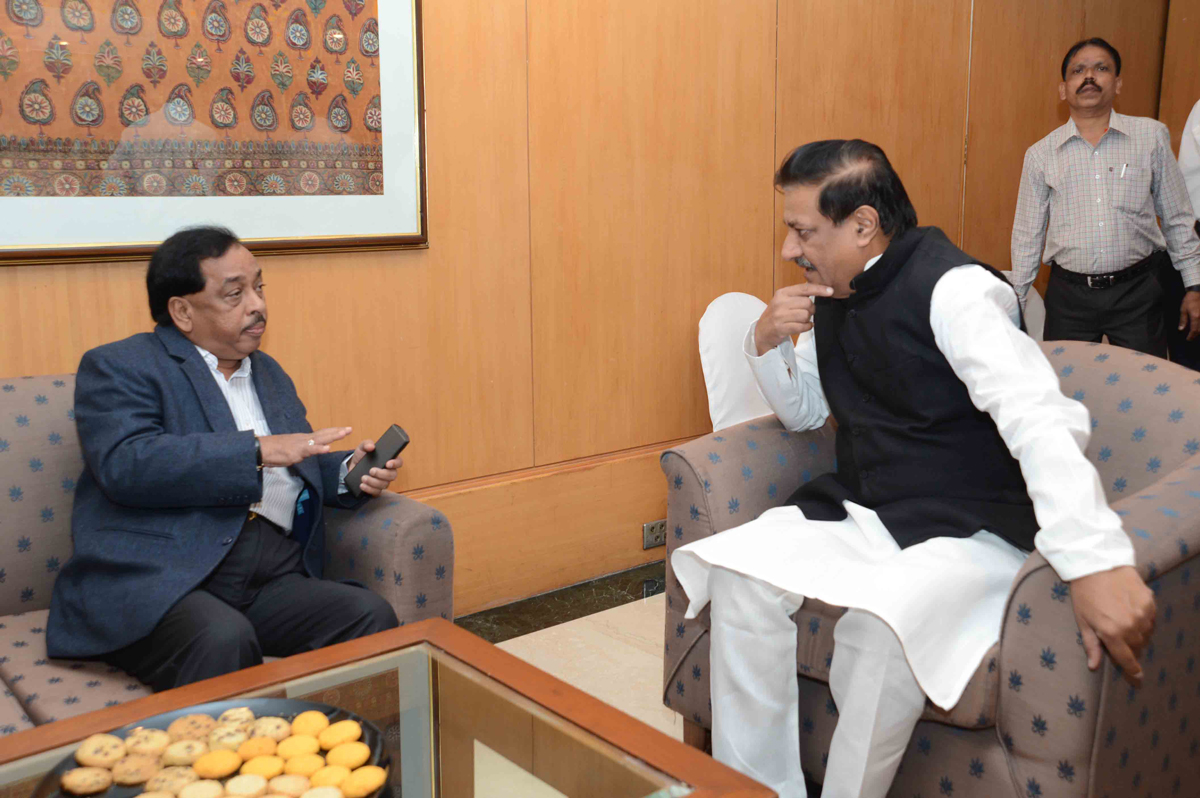 CHIEF MINISTER PRITHVIRAJ CHAVAN & MINISTER NARAYAN RANE  AT HOTEL TRIDENT.