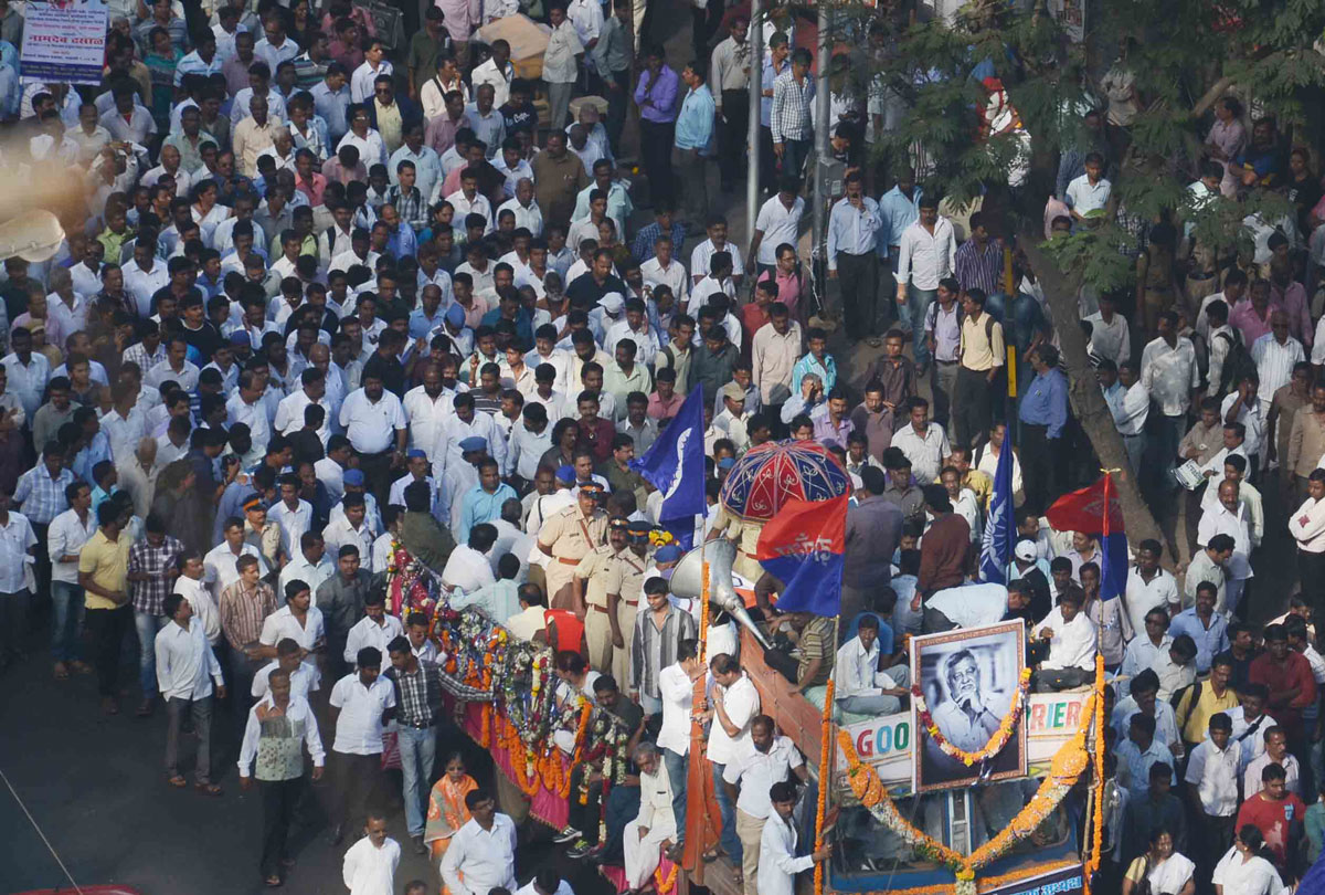 Dalit Panther Leader & Poet Padmashree Namdeo Dhasal Funeral In Mumbai At Dadar.