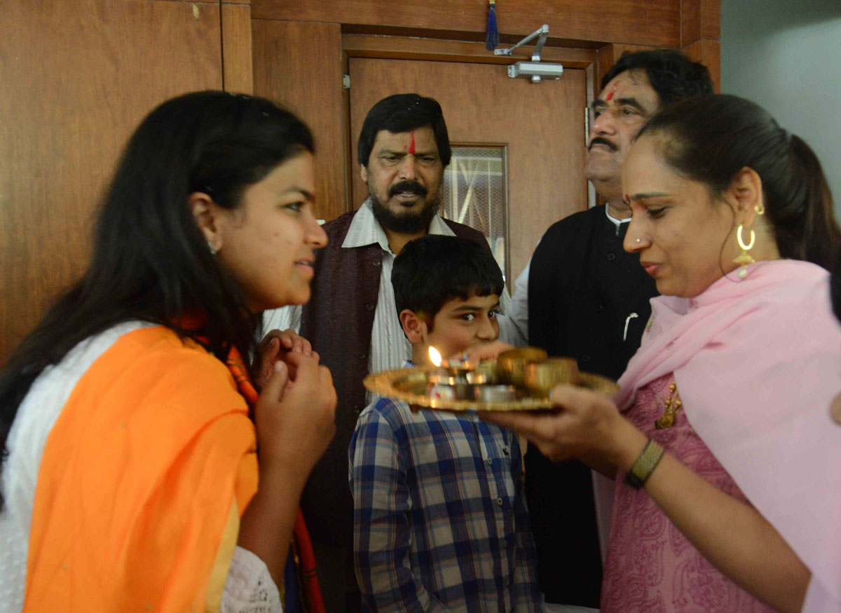 Mahayuti MP.Candidate Poonam Mahajan Rao Filed her Nomination Form at Bandra Dist.Administrative Collector Office.