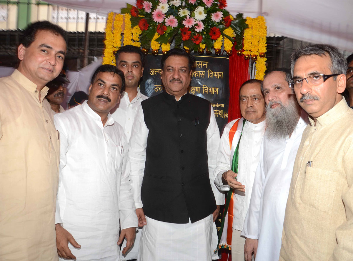 UNION MINISTER MURLI DEORA & CHIEF MINISTER PRITHVIRAJ CHAVAN ON THE AUSPICIOUS OCCASION OF FOUNDATION CEREMONY OF I.T.I. COLLEGE AT DONGRI IN MUMBAI.