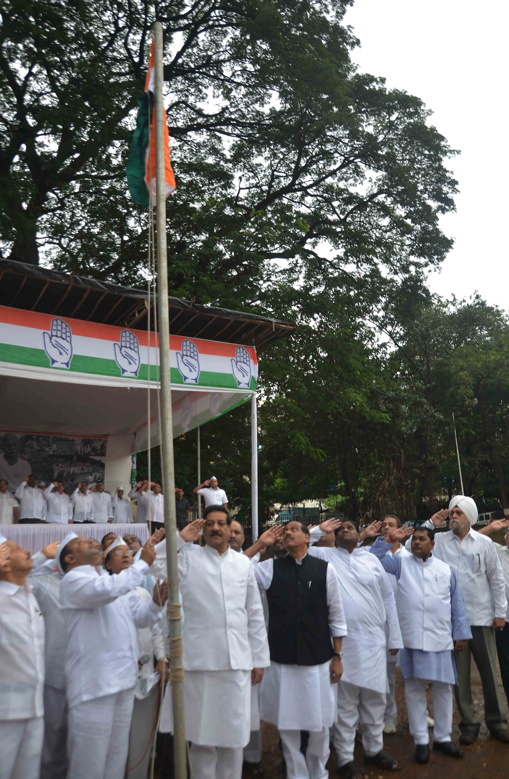 LEADER'S PAYING TRIBUTE TO "KRANTI STAMBHA" ON THE OCCASION "KRANTI DIN" AT GOWALIA TANK AUGUST KRANTI MAIDAN IN MUMBAI.