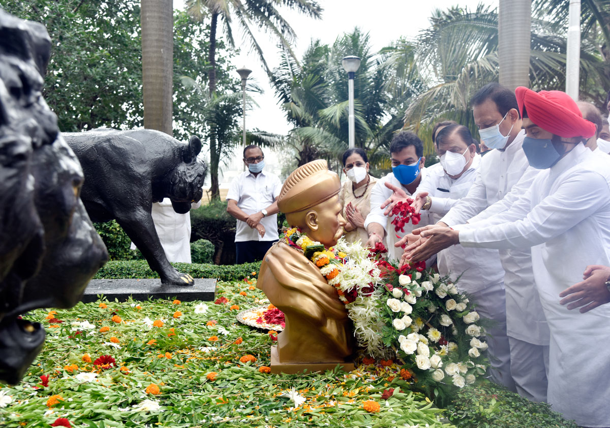 MRCC President Bhai Jagtap with Team Paying Floral Tribute to the first leader of the Indian independence movement  Bal Gangadhar Tilak on his Punyatithi to his Statue at Girgaum Chowpatty.