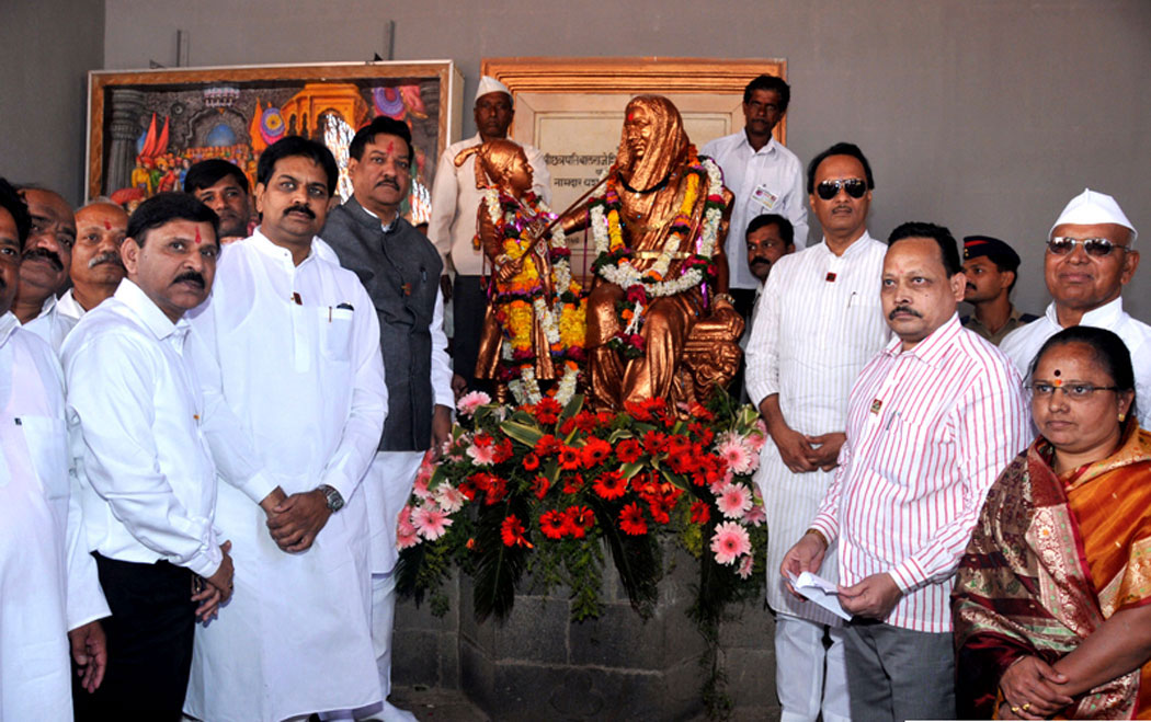 CHIEF MINISTER PRITHVIRAJ CHAVAN & DY CHIEF MINISTER AJIT DADA PAWAR AT SHIVNERI TO CELEBRATE CHHATRPATI SHIVAJI MAHARAJ JAYANTI.