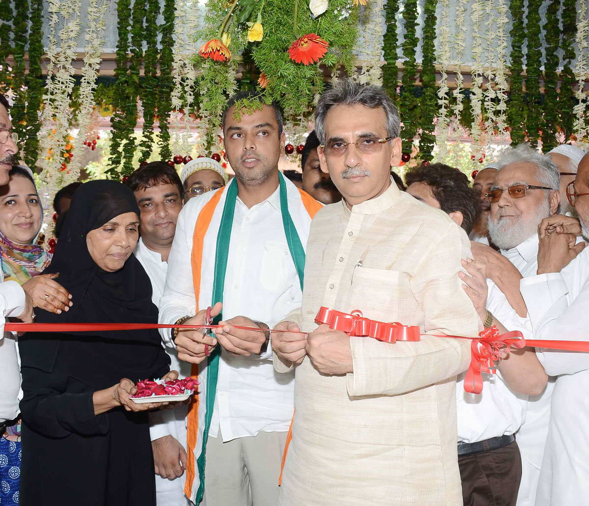 Congress Leader Milind Deora Inaugurates Jan Sampark Office Of MLA Amin Patel at Immamwada Road.