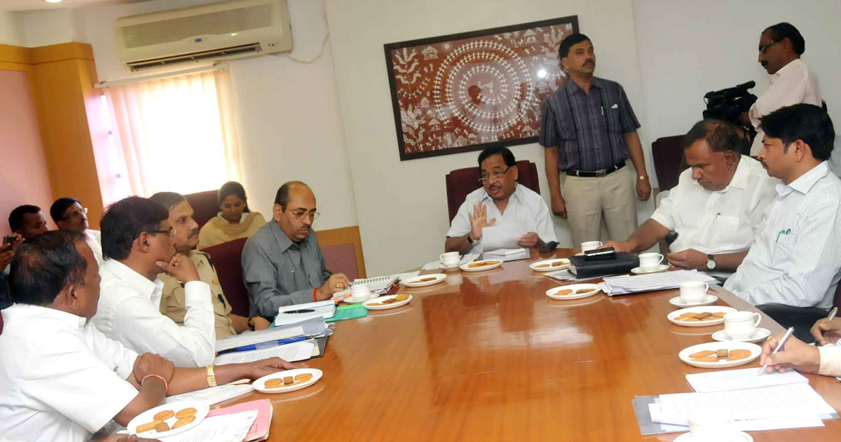 MINISTER NARAYAN RANE AT MANTRALAY.