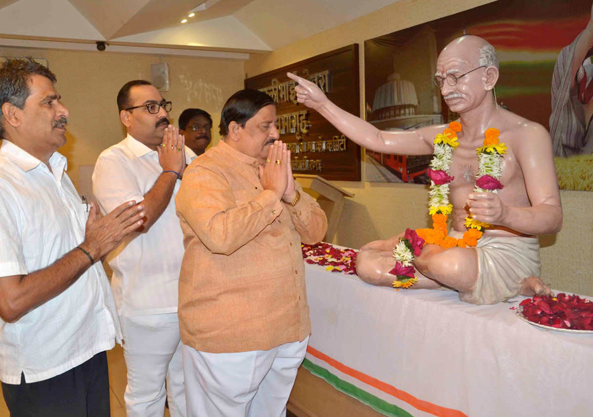 Mumbai  Congress Paying Tribute to Father of the Nation Mahatma Gandhi on his Death Anniversary at Rajiv Gandhi Bhavan.
