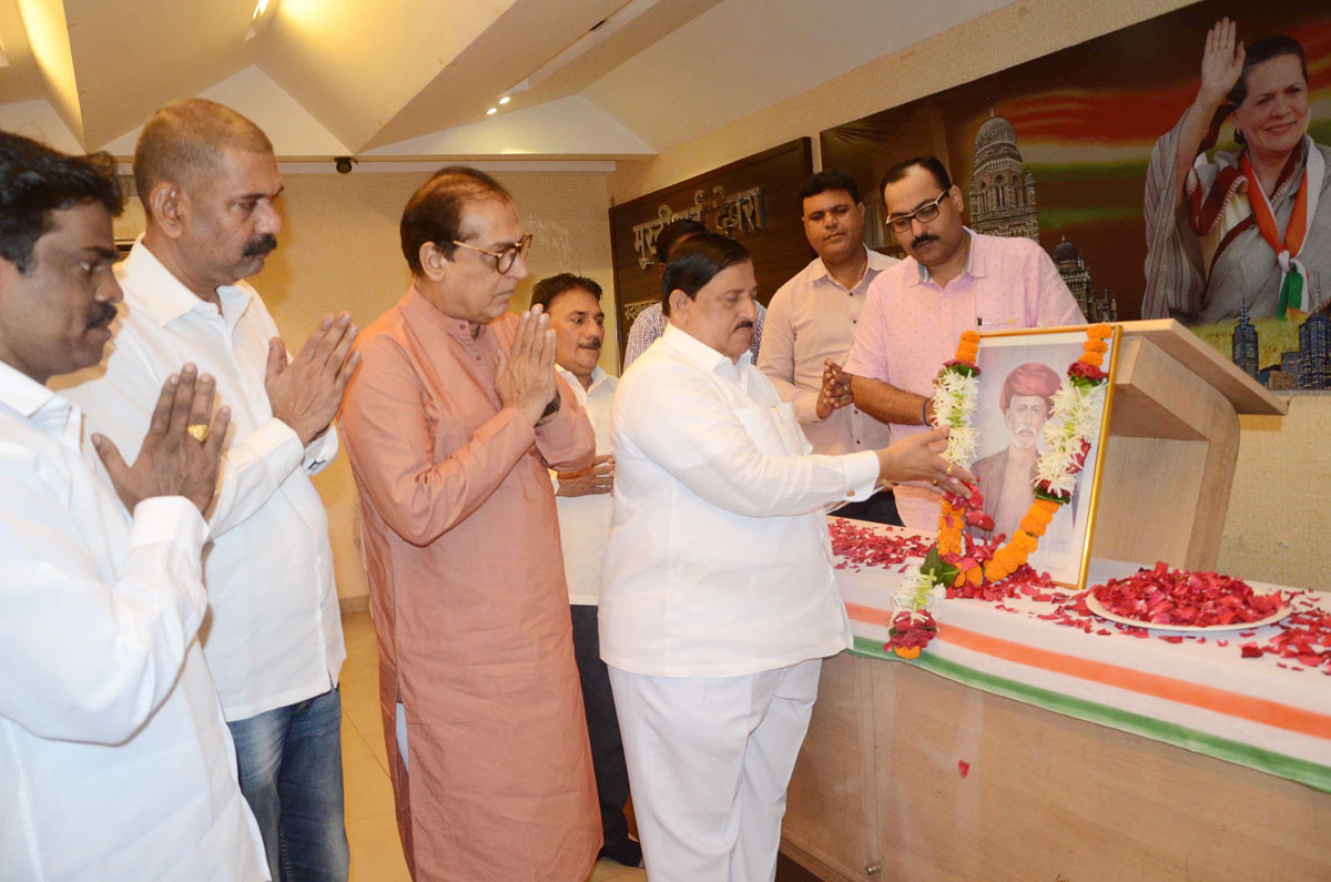 Mumbai Regional Congress Committee Paying Tribute to The Great Social Reformer Mahatma Jyotiba Phule on his Birth Anniversary at Rajiv Gandhi Bhavan.