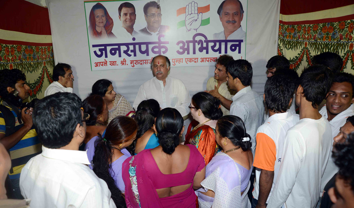 M.P.& EX UNIUON MINISTER GURUDAS KAMAT JANSAMPARK ABHIYAAN AT GOREGAON (W).