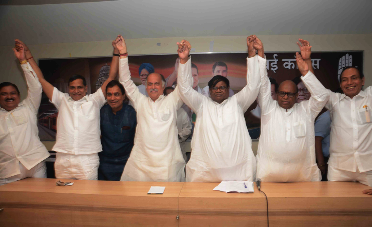 NEWLY APPOINTED MUMBAI CONGRESS PRESIDENT MEETING WITH ALL CONGRESS PARTY LEADERS & ACTIVE MEMBERS AT MUMBAI CONGRESS RAJIV GANDHI BHAVAN.