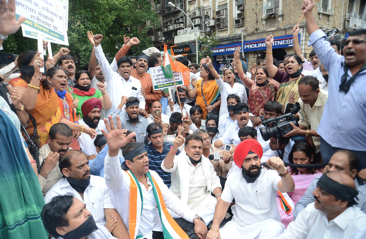 Mumbai Congress "Mukh Morcha" at Hutatma Chowk on Suspension of Congress Party Chairperson MP.Sonia Gandhi with Congress MP's  in Parliament House.