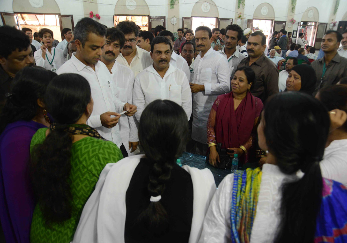Congress/NCP/PRP (Kawade)/ Republican Party of India (Democratic) Alliance MP.Candidate Milind Deora at Mehfil Hall Madanpura.