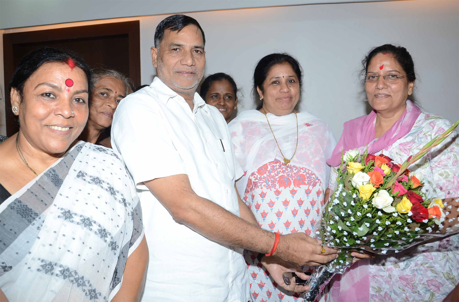 MRCC PRESIDENT & MLA KRIPASHANKAR SINGH MEETS  ALL INDIA MAHILA CONGRESS PRESIDENT ANITA VARMA IN MUMBAI.