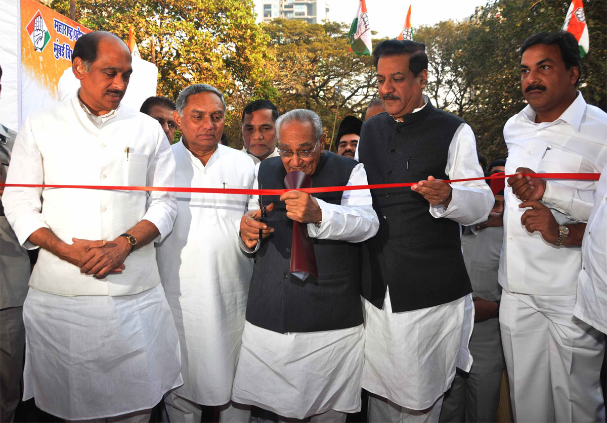 CONGRESS LEADERS AT TEJPAL HALL ON OCCASION OF 150TH BIRTH ANNIVERSARY OF PANDIT MADAN MOHAN MALVIYA.