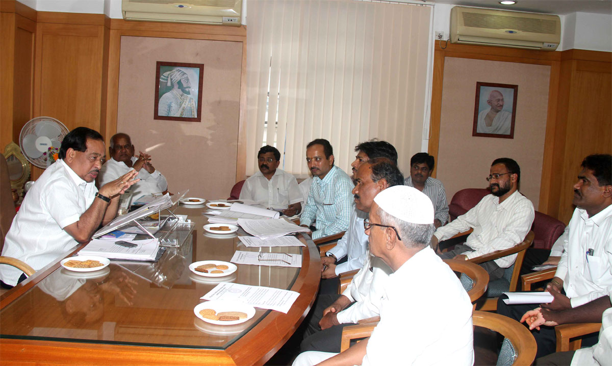 MINISTER NARAYANRAO RANE MEETING AT MANTRALAYA.